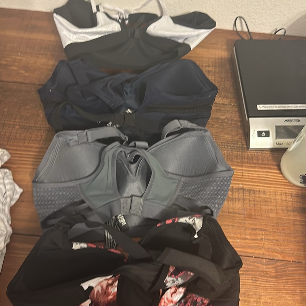 Bundle of 4 vs sports bras - Picture 2 of 2